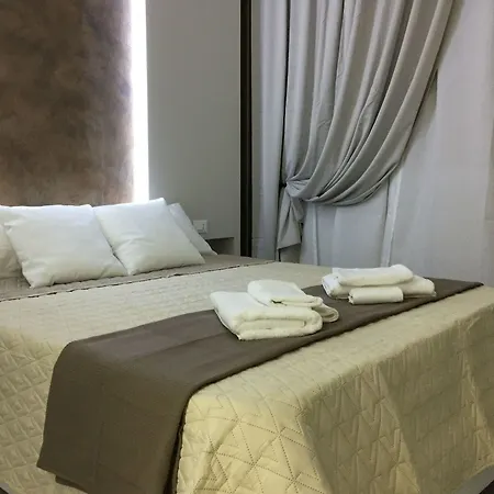 Turin Central Rooms 2*