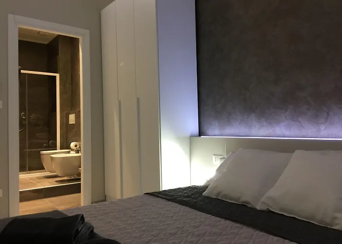 Turin Central Rooms ゲストハウス 3*