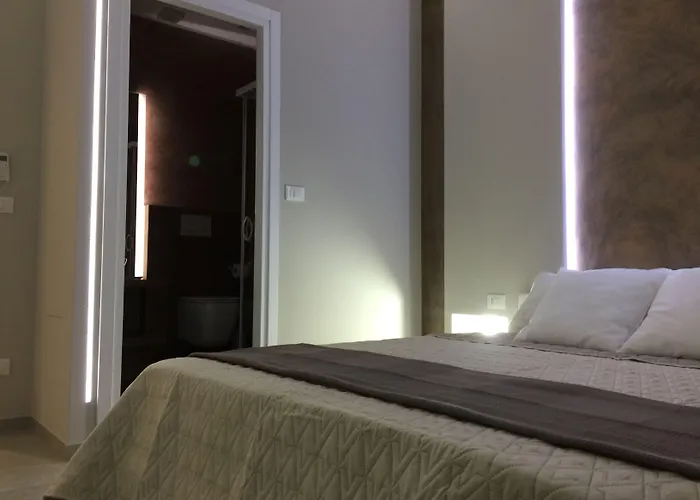 Turin Central Rooms 3*