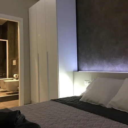 Turin Central Rooms ゲストハウス 3*