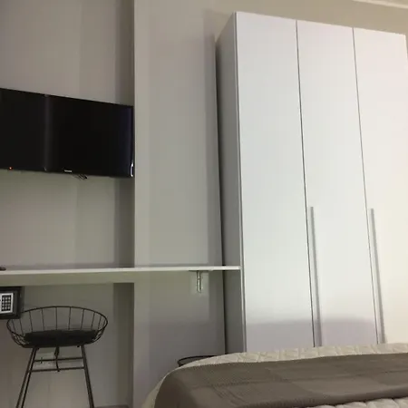 Turin Central Rooms 3*