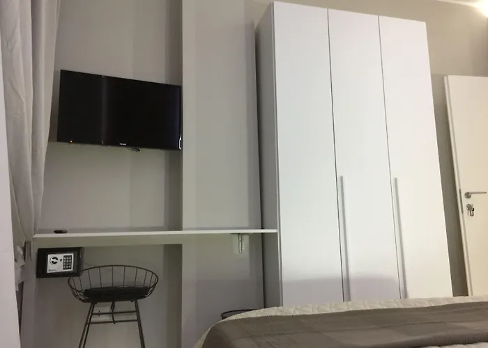 Turin Central Rooms 3*