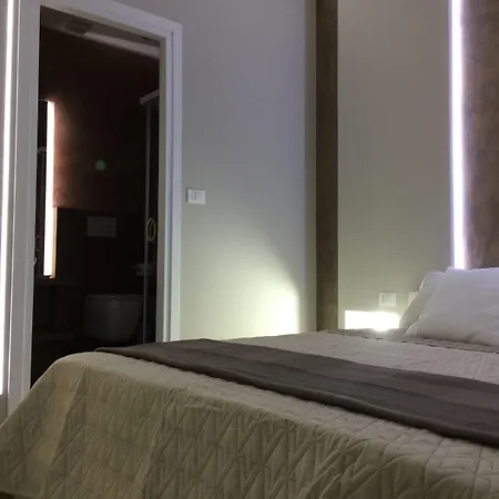 Turin Central Rooms 3*